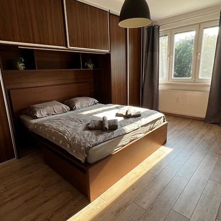 Industrial Apartment I 24Hr Self Check-In I Free Parking & Coffee Banska Bystrica Exterior photo