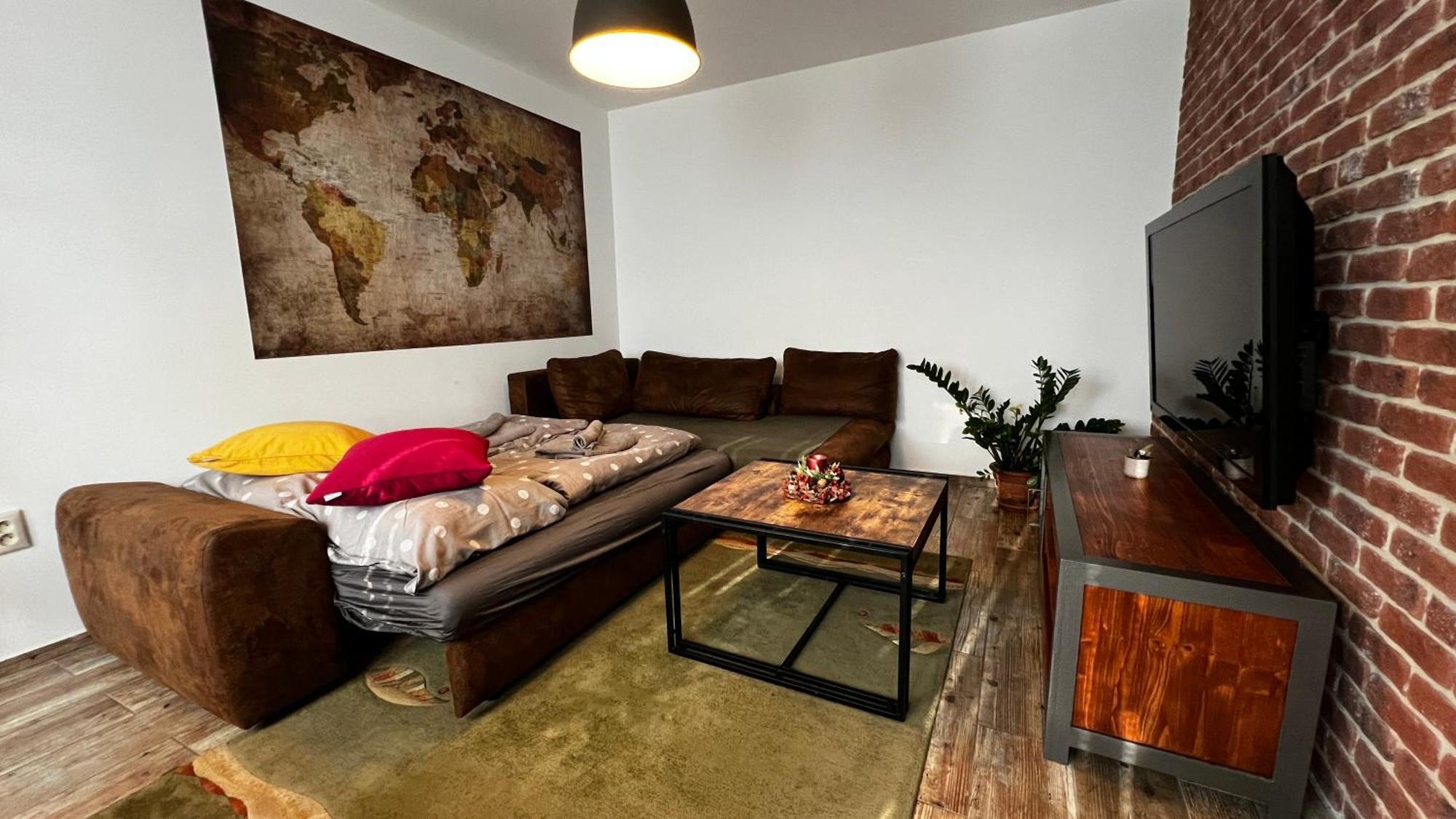 Industrial Apartment I 24Hr Self Check-In I Free Parking & Coffee Banska Bystrica Exterior photo